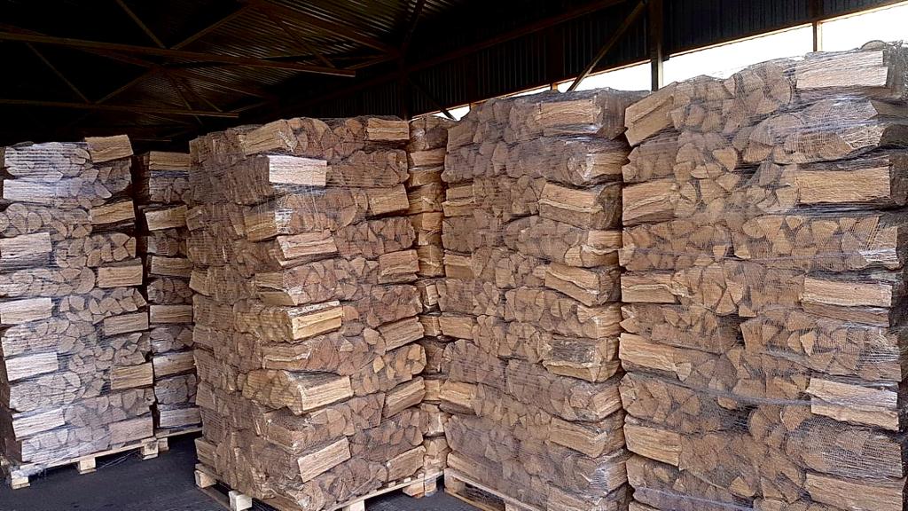 Ve Wood sausa bērza malka.