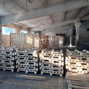 Ve Wood koka paletes.